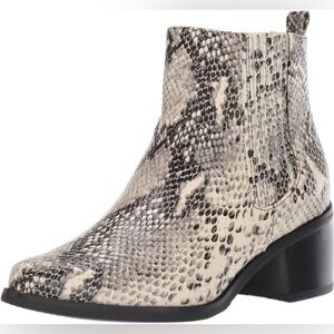 NWOT Blondo Elvina Snakeskin Block Heel Boot